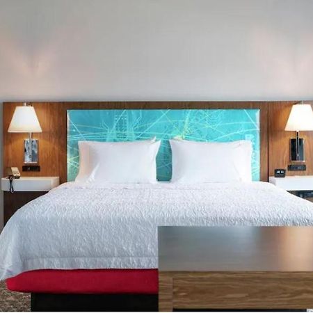 Hampton Inn Midland, On Экстерьер фото