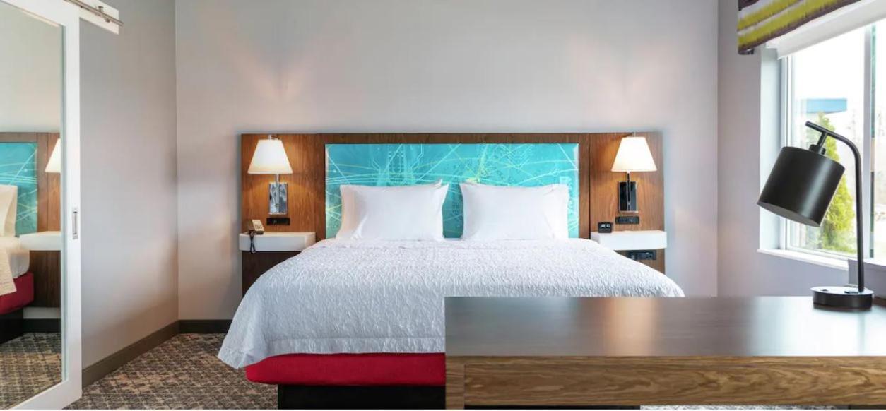Hampton Inn Midland, On Экстерьер фото