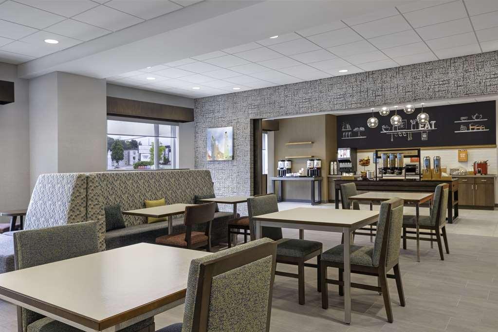 Hampton Inn Midland, On Ресторан фото
